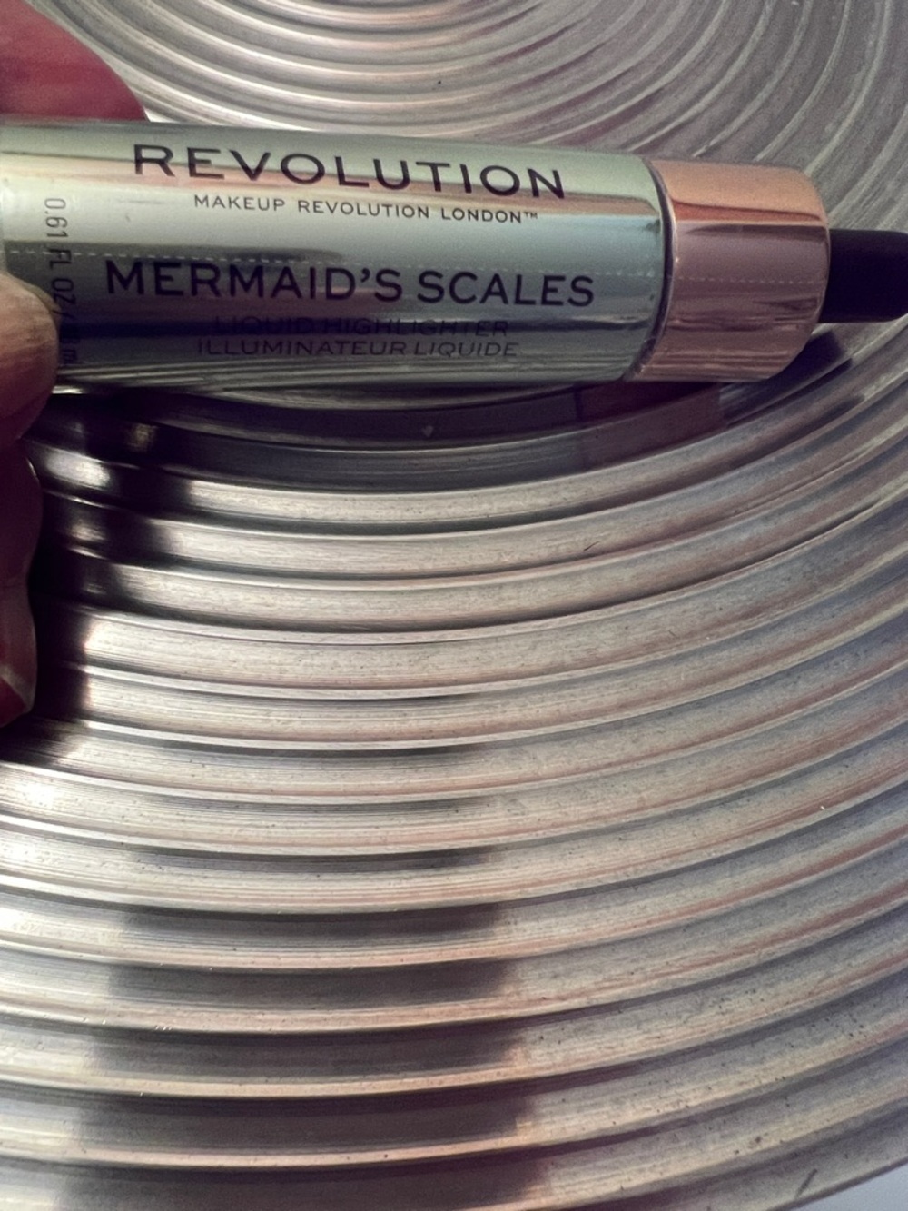 REVOLUTION MERMAID’S SCALES HIGHLIGHTER